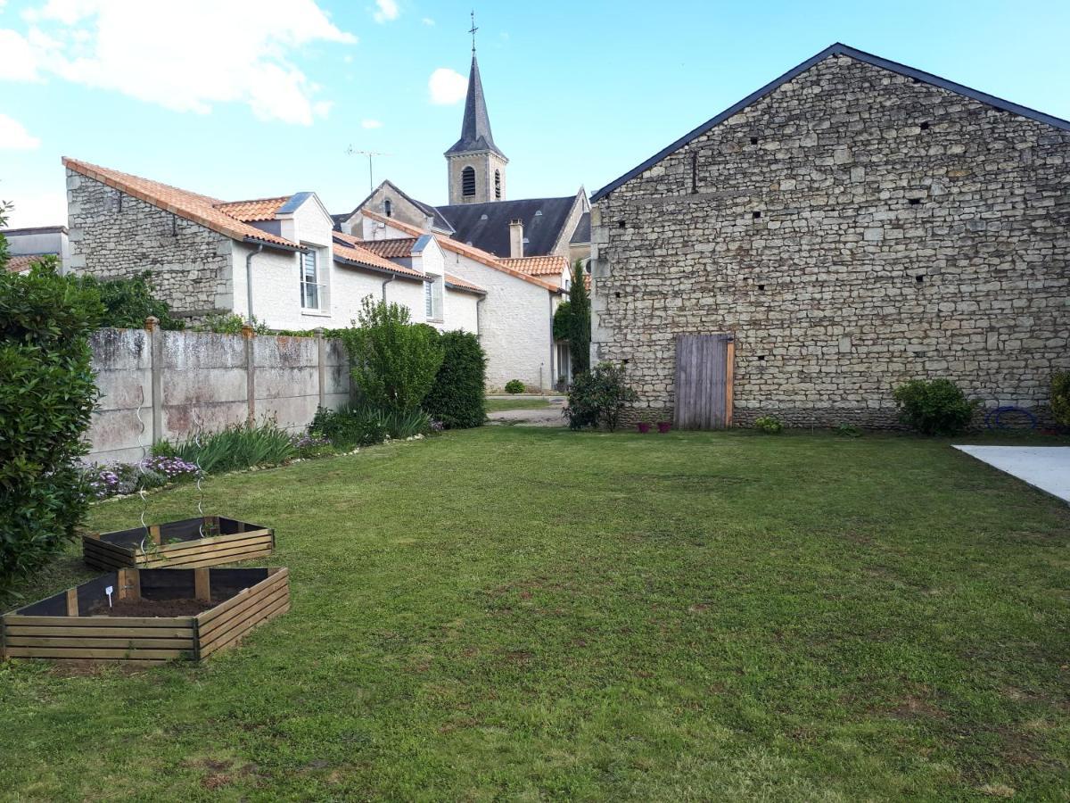 Gite Amanala Poitou Saint-Genest-d'Ambiere Zewnętrze zdjęcie